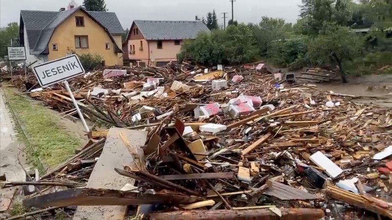 Pomáháme společně rodinám postiženým povodněmi Pomáháme společně rodinám postiženým povodněmi