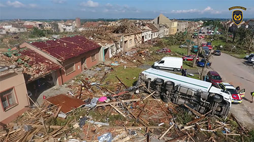 Děkujeme za pomoc po tornádu Děkujeme za pomoc po tornádu